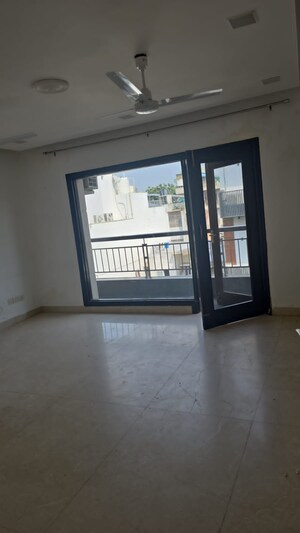 Room in 3 BHK Builder Floor at Greater Kailash Part 3 – for Rent