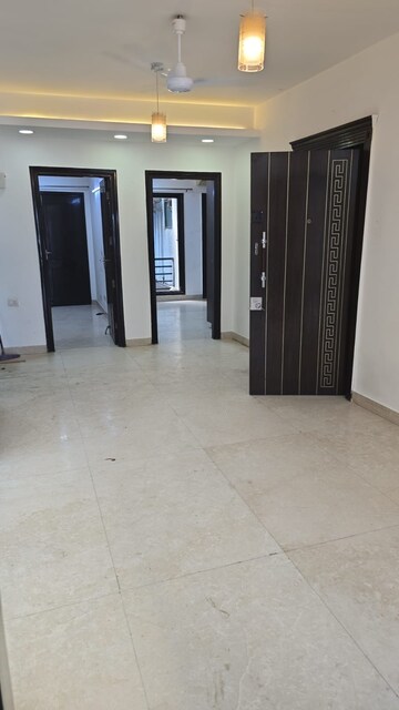 Room in 3 BHK Builder Floor at Greater Kailash Part 3 – for Rent