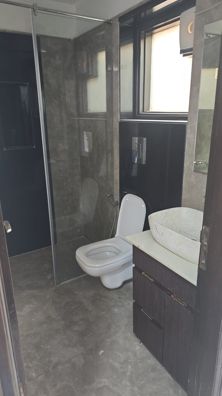Bathroom, greater kailash part 3 3 Bedroom 1850 Sq.Ft. Builder Floor In Greater Kailash Part 3 Delhi 9305618