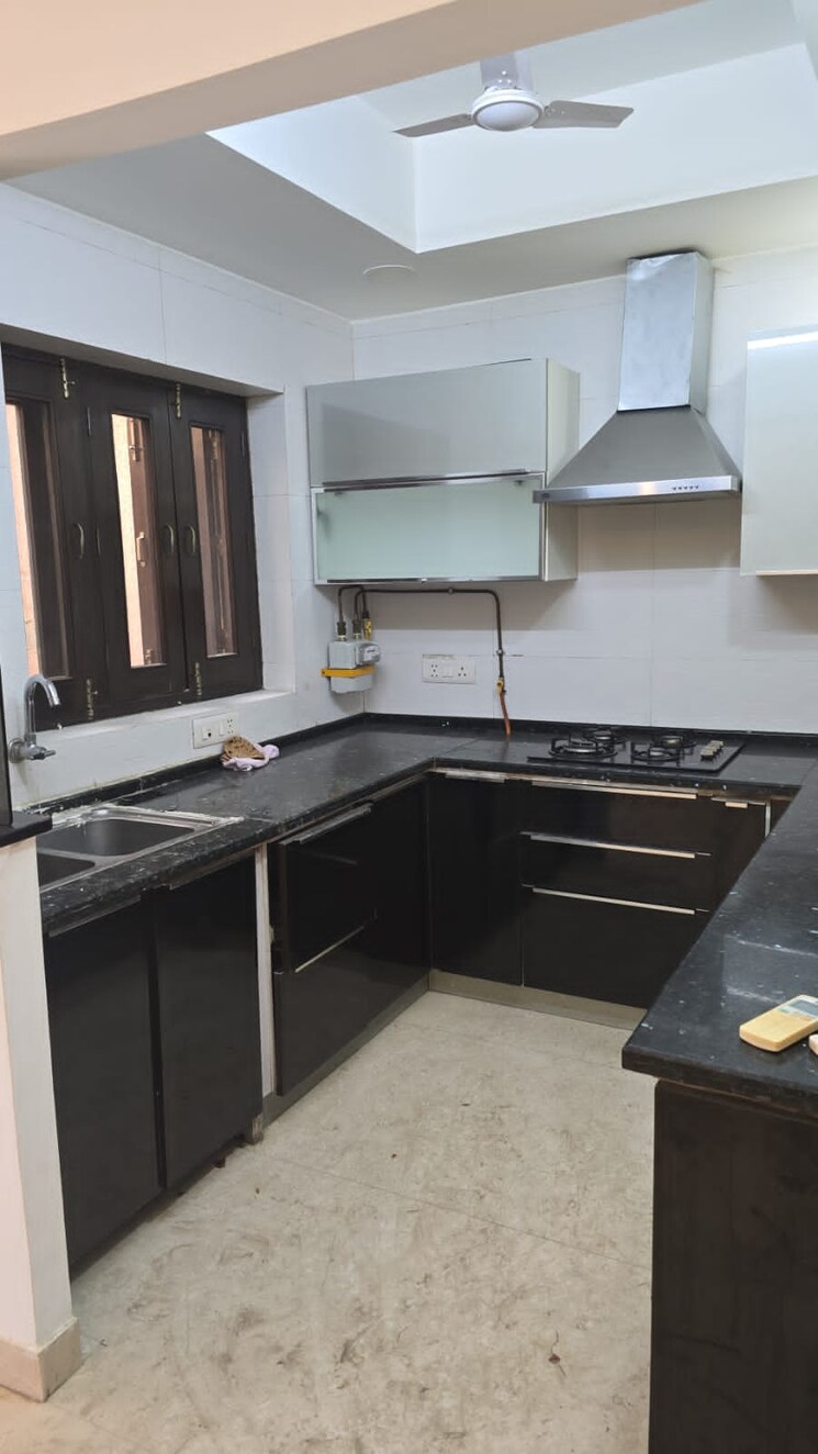 Kitchen, greater kailash part 3 3 Bedroom 1850 Sq.Ft. Builder Floor In Greater Kailash Part 3 Delhi 9305618