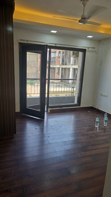 Room in 3 BHK Builder Floor at Greater Kailash Part 3 – for Rent