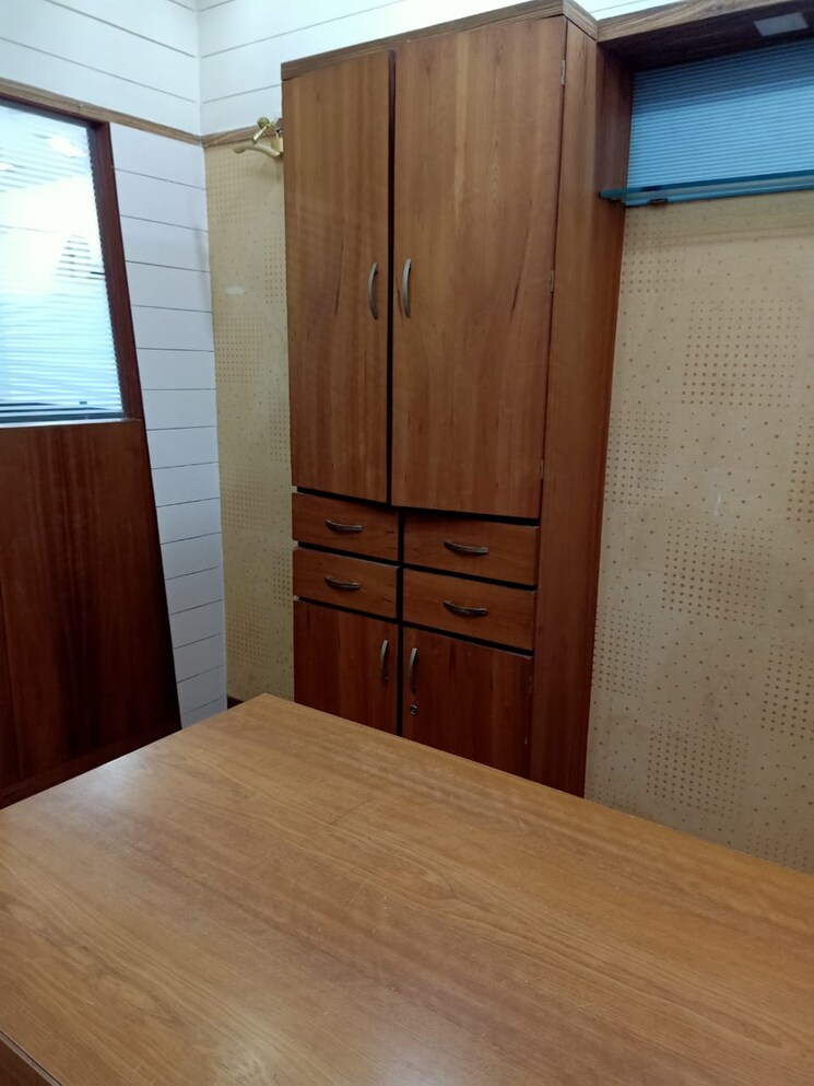 Room, rupa-solitaire Commercial Office Space 2350 Sq.Ft. In Kopar Khairane Navi Mumbai 9305619