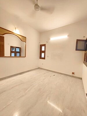 Room in 3 BHK Builder Floor at Sarvodaya Enclave – for Rent