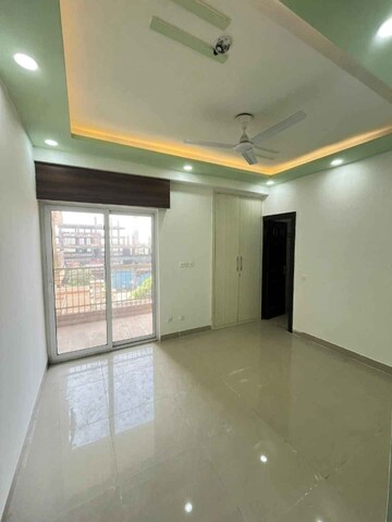 Room in 2 BHK Apartment at Panchsheel Greens, Sector 16 Greater Noida – for Rent