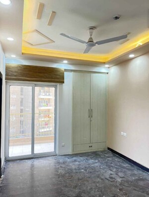 Room in 2 BHK Apartment at Panchsheel Greens, Sector 16 Greater Noida – for Rent
