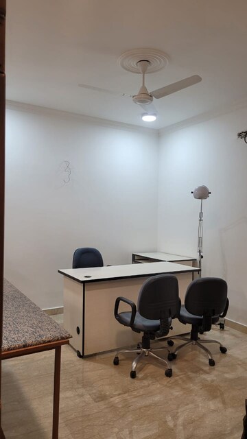Master Bedroom in 2 BHK Builder Floor at South Extension ii – for Rent