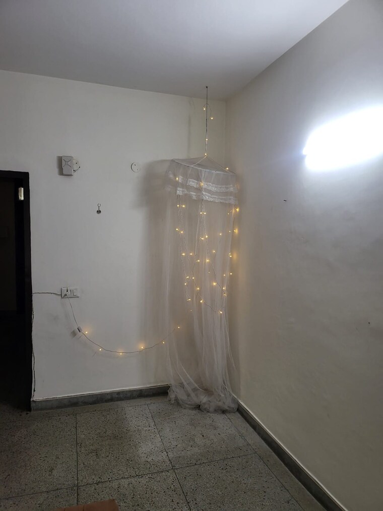 Room, vip road 2 Bedroom 1300 Sq.Ft. Apartment In Vip Road Zirakpur 9305672