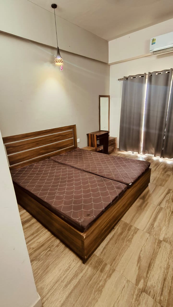 1 BHK Apartment For Rent in Paramount Golfforeste