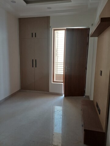 Room in 3 BHK Builder Floor at RPS Palm Drive, Sector 88 – for Rent
