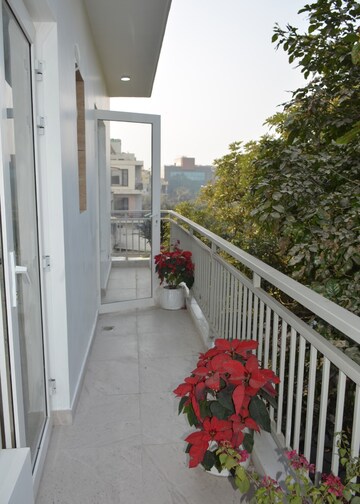 Balcony in 2 BHK Builder Floor at Green Park – for Rent