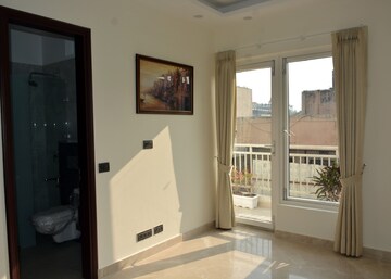 Room in 2 BHK Builder Floor at Green Park – for Rent