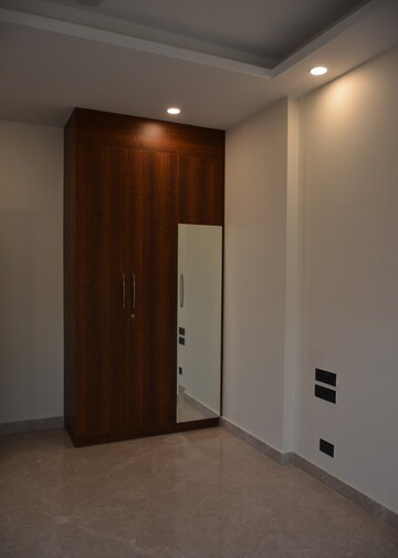 Room in 2 BHK Builder Floor at Green Park – for Rent