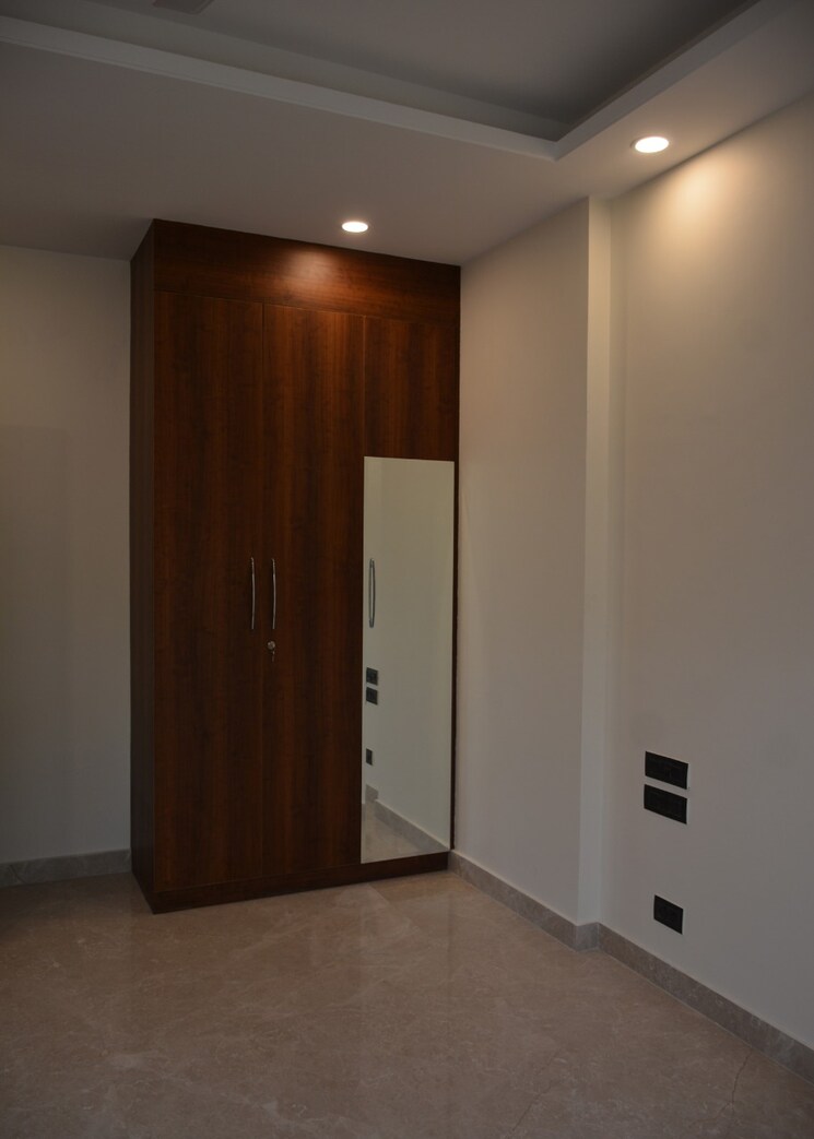 Room, green park extension 3 Bedroom 1300 Sq.Ft. Builder Floor In Green Park Extension Delhi 9305739