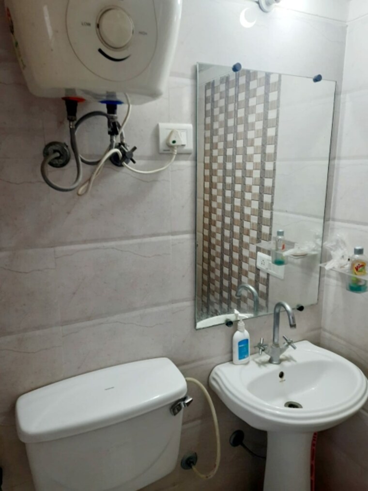 Bathroom, gaur-city-6th-avenue 2 Bedroom 980 Sq.Ft. Apartment In Sector 4 Greater Noida Greater Noida 9305773