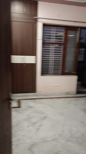 Room in 3 BHK Builder Floor at Sector 45 – for Rent