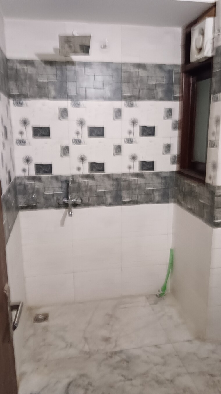 Bathroom, sector 45 3 Bedroom 1550 Sq.Ft. Builder Floor In Sector 45 Gurgaon 9305813