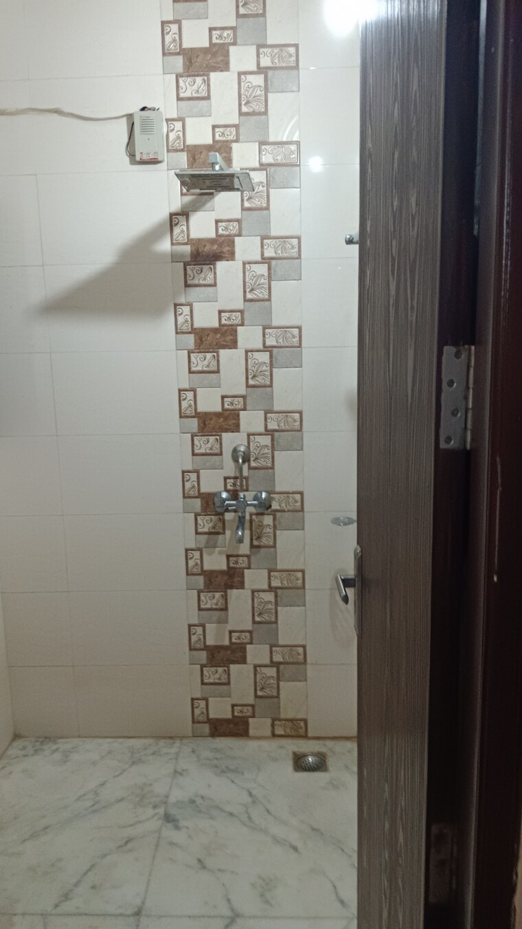 Bathroom, sector 45 3 Bedroom 1550 Sq.Ft. Builder Floor In Sector 45 Gurgaon 9305813