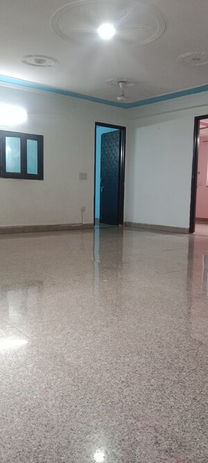 Room in 2 BHK Builder Floor at Saket – for Rent