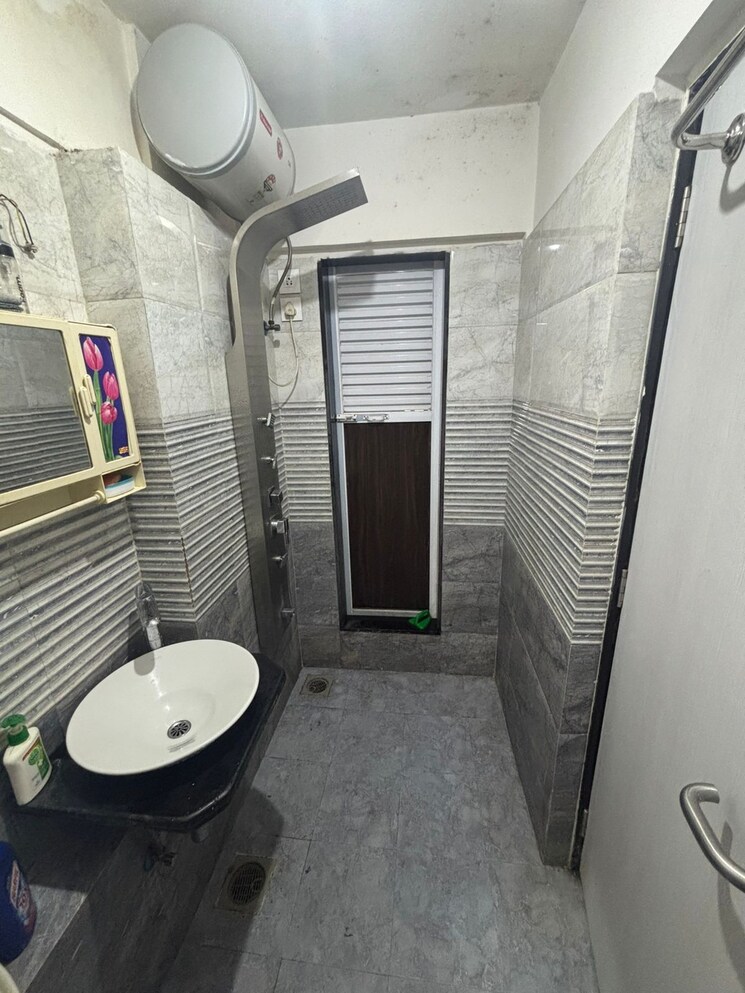Bathroom, powai 1 Bedroom 500 Sq.Ft. Apartment In Powai Mumbai 9305816