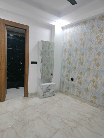 Room in 2 BHK Apartment at CRC Sublimis, Sector 1 Greater Noida – for Rent