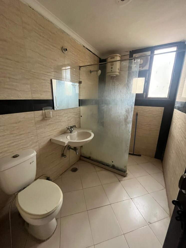 Bathroom, pir machalla 3 Bedroom 1650 Sq.Ft. Apartment In Pir Machalla Zirakpur 9305819