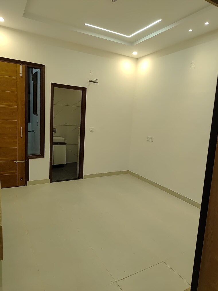 Room, pir machalla 3 Bedroom 1200 Sq.Ft. Apartment In Pir Machalla Zirakpur 9305839
