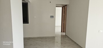 Room in 2 BHK Apartment at Majestique Towers, Kharadi – for Rent