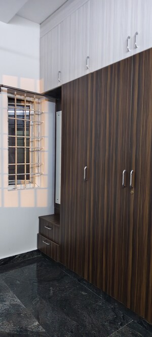 Room in 2 BHK Builder Floor at Halasuru – for Rent