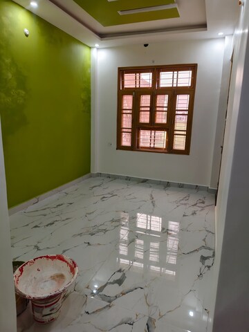 Room in 2 BHK Independent House at Jankipuram Extension – for Rent