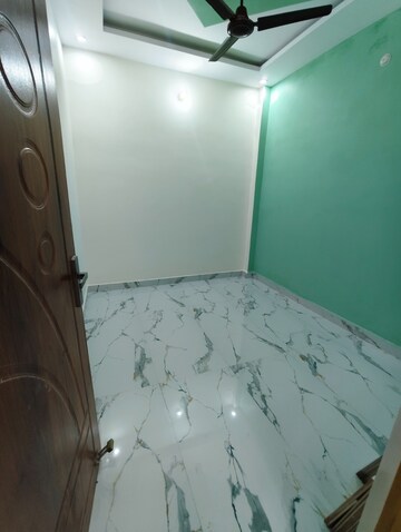 Room in 2 BHK Independent House at Jankipuram Extension – for Rent