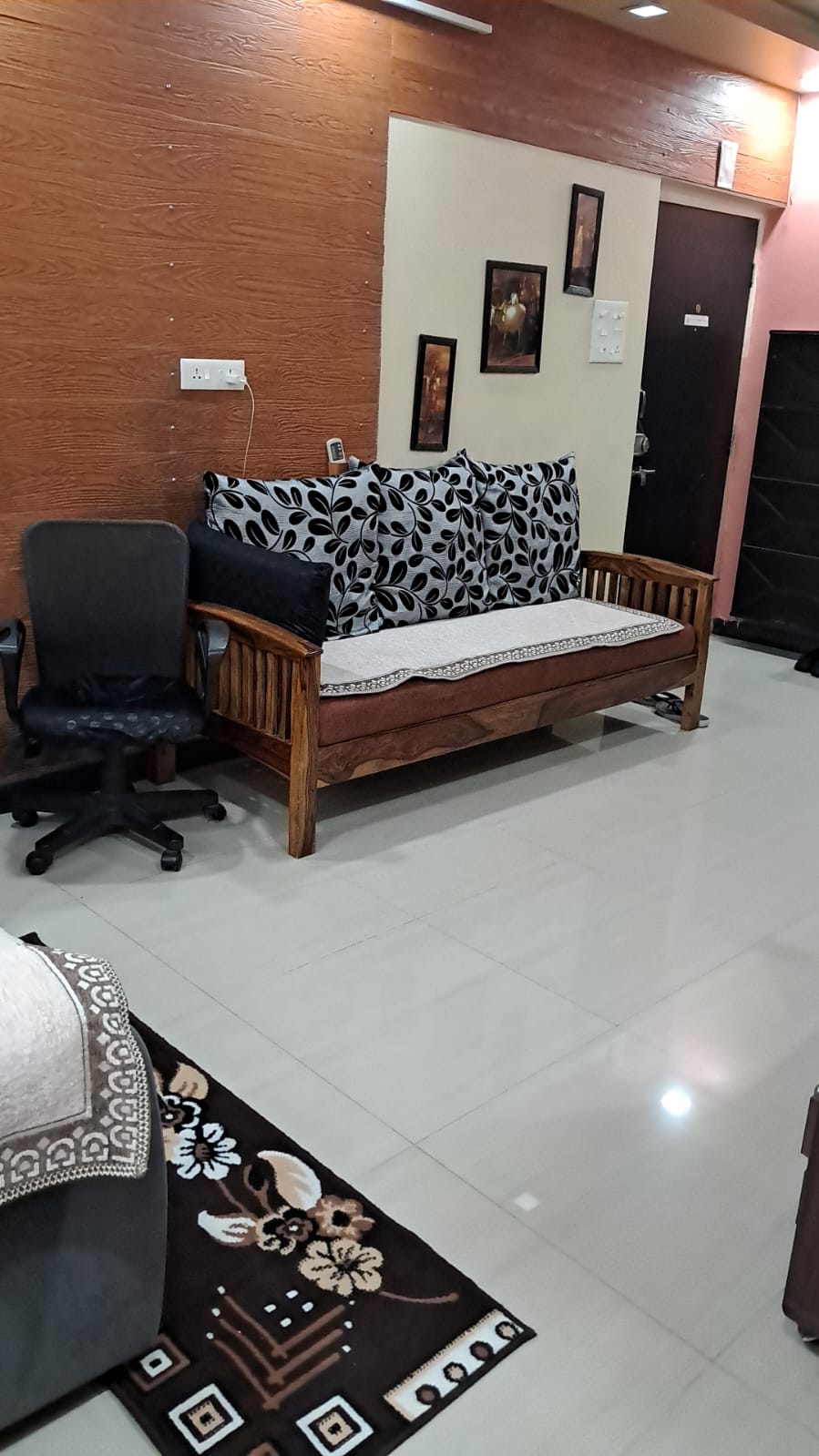 2.5 BHK + Extra Room Apartment For Rent in Srushthi Apartment