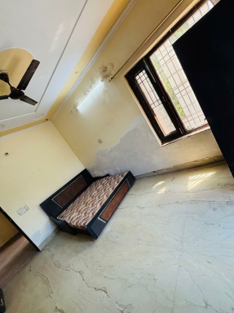 Bedroom, sector 10a 1 Bedroom 550 Sq.Ft. Independent House In Sector 10a Gurgaon 9305913