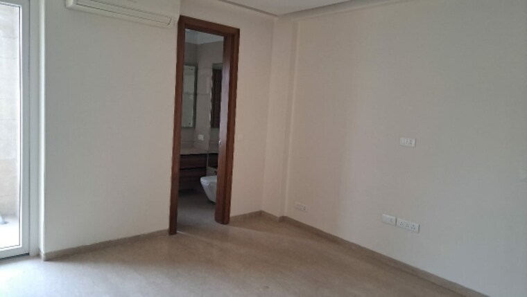 Room, lajpat nagar 4 3 Bedroom 1600 Sq.Ft. Builder Floor In Lajpat Nagar 4 Delhi 9305912
