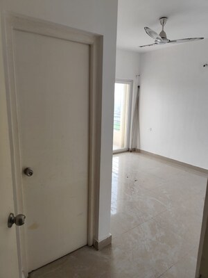 Room in 3 BHK Apartment at Omaxe City, Omaxe City – for Rent