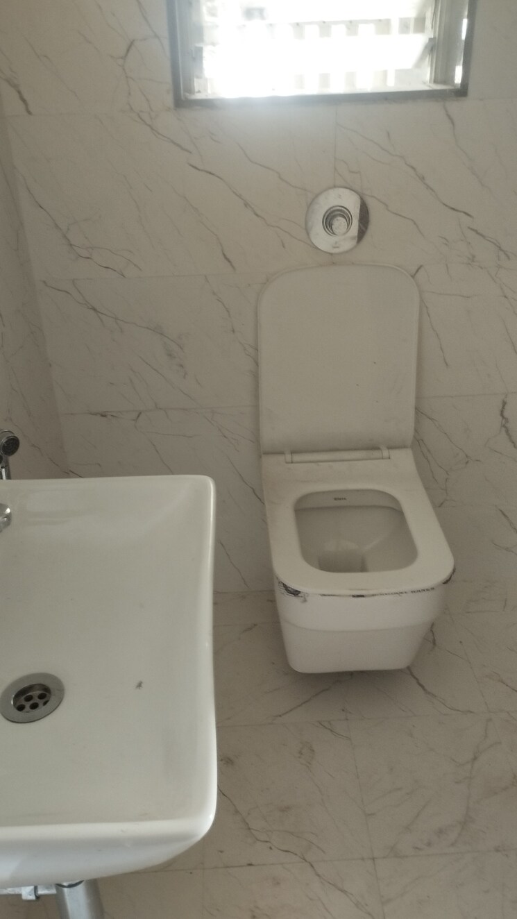 Bathroom, isd-maple-heights 2 Bedroom 665 Sq.Ft. Apartment In Agripada Mumbai 9305962