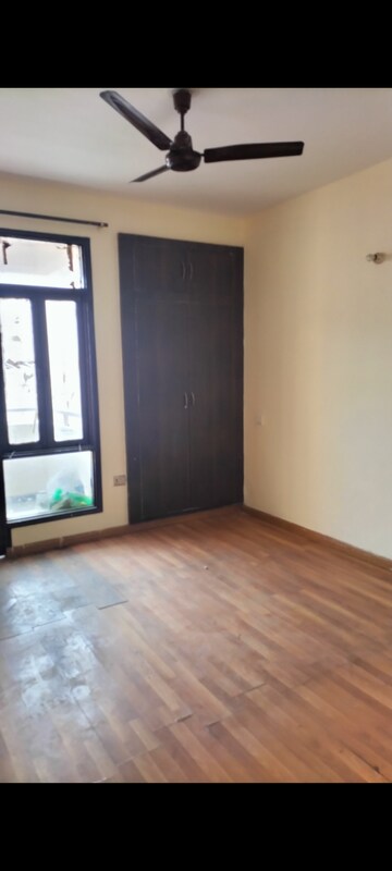 Room in 3 BHK Apartment at SRS Royal Hills, Sector 87 – for Rent