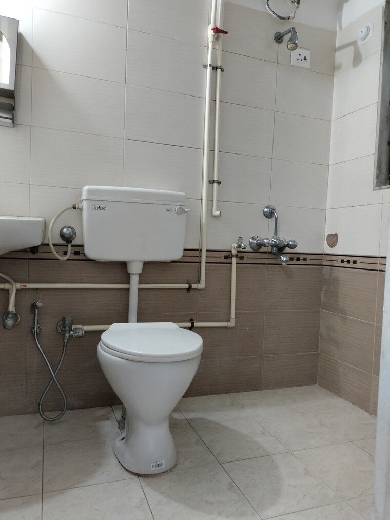 Bathroom, vijay-garden 2 Bedroom 721 Sq.Ft. Apartment In Ghodbunder Road Thane 9305971