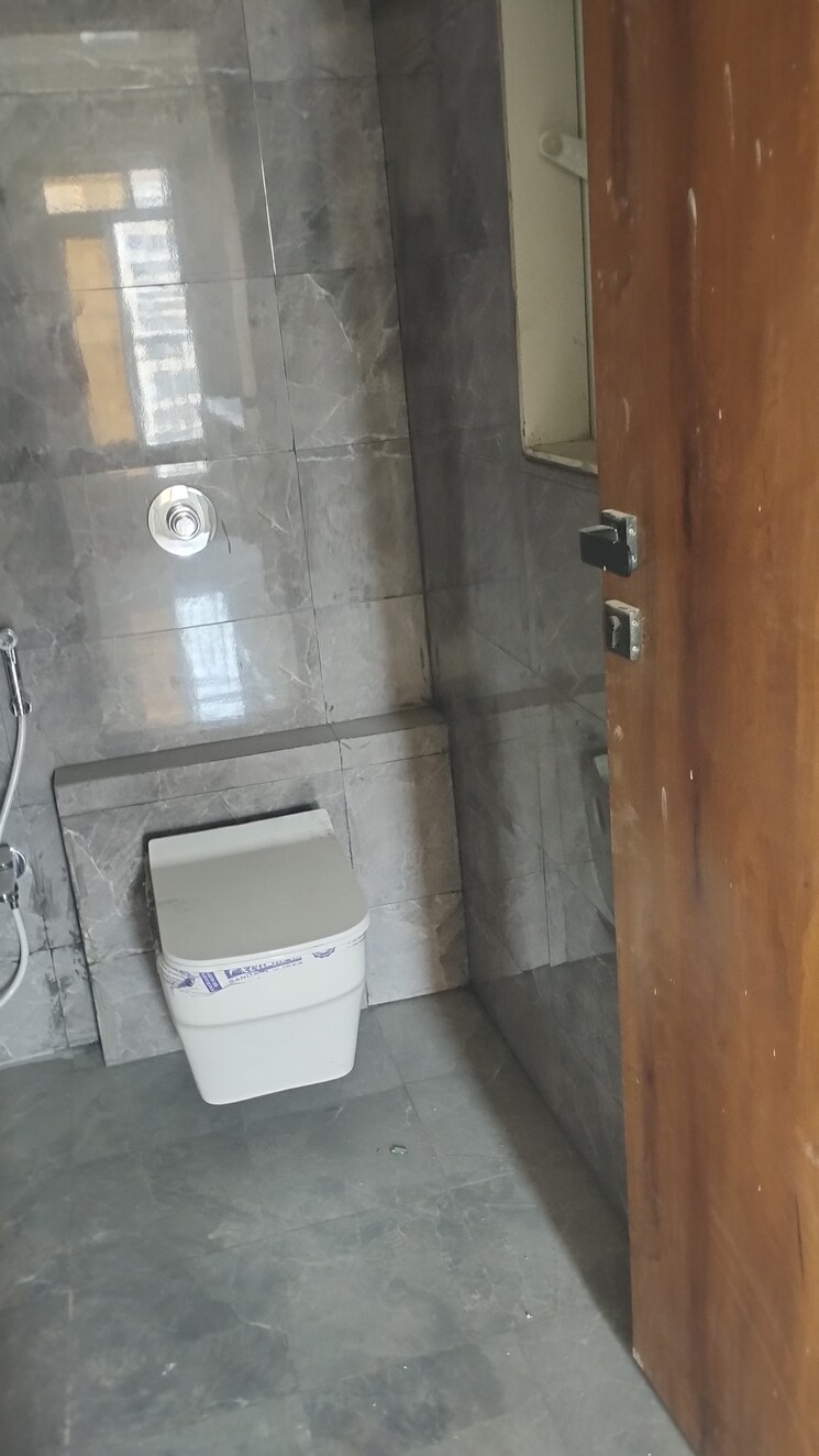 Bathroom, isd-maple-heights 1 Bedroom 400 Sq.Ft. Apartment In Agripada Mumbai 9306022