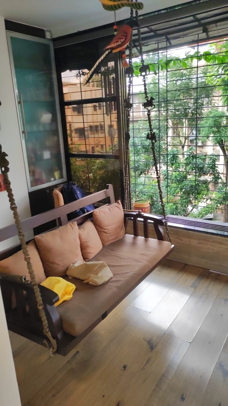 Balcony, gujarati-society 1 Bedroom 550 Sq.Ft. Apartment In Vile Parle East Mumbai 9306002