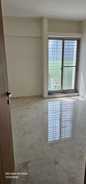 Room in 2 BHK Apartment at Majestique Towers, Kharadi – for Rent