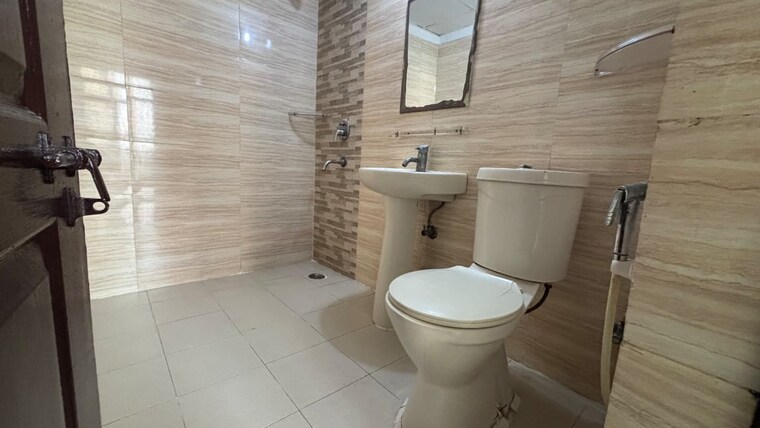 Bathroom, paras-seasons 3 Bedroom 1130 Sq.Ft. Apartment In Sector 168 Noida 9306086