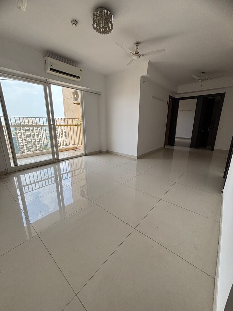 Room, landcraft-golf-links 3 Bedroom 1450 Sq.Ft. Apartment In Pandav Nagar Ghaziabad 9306058