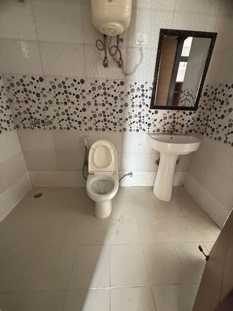 Bathroom, landcraft-golf-links 3 Bedroom 1450 Sq.Ft. Apartment In Pandav Nagar Ghaziabad 9306058