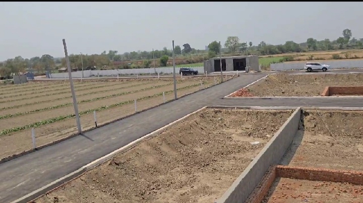 Plot For Sale in Lakshay Parilok Apartment