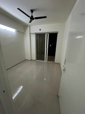 Room in 2 BHK Apartment at Signature The Millennia 2, Sector 37d – for Rent