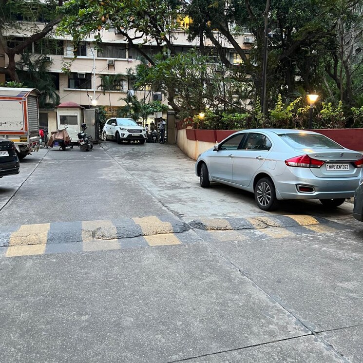  Parking, monolith 2.5 Bedroom 1120 Sq.Ft. Apartment In Kemps Corner Mumbai 9306156