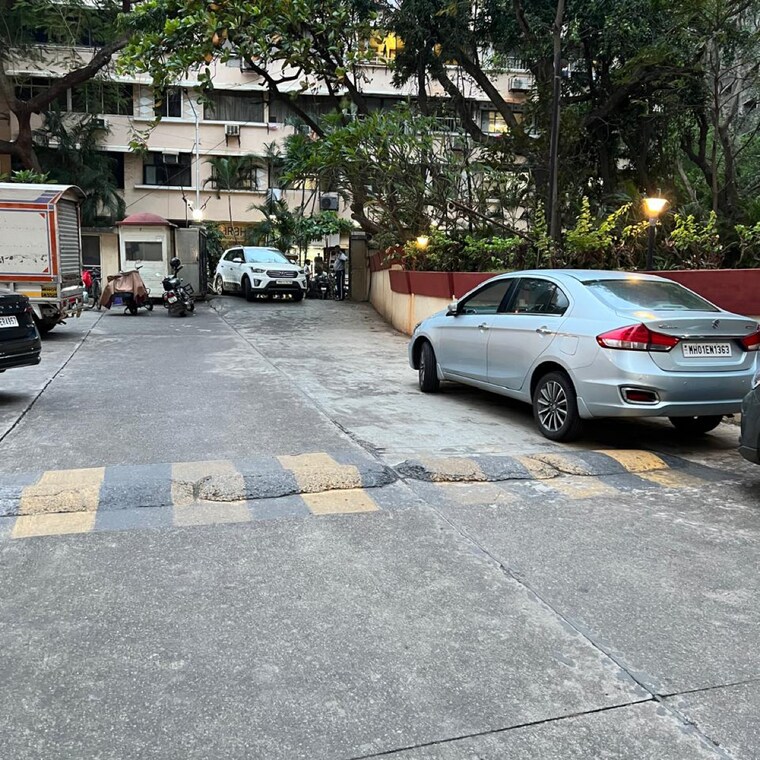  Parking, monolith 2.5 Bedroom 1120 Sq.Ft. Apartment In Kemps Corner Mumbai 9306156