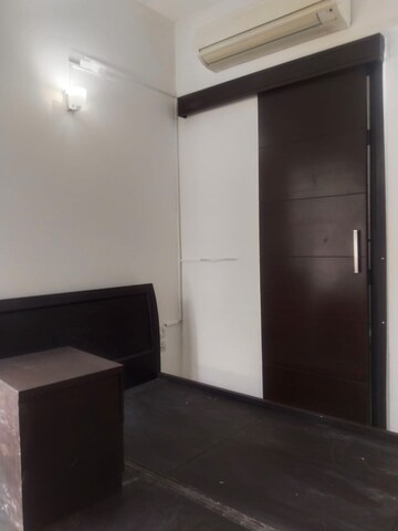 Room in 2.5 BHK Builder Floor at Unitech South City 1, South City 1 – for Rent