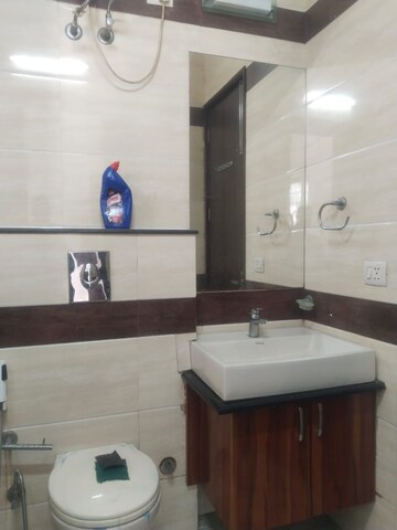 Kitchen in 2.5 BHK Builder Floor at Unitech South City 1, South City 1 – for Rent