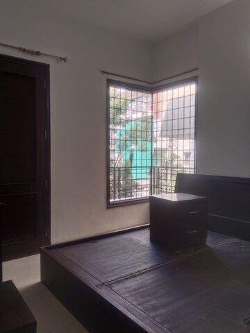 Room in 2.5 BHK Builder Floor at Unitech South City 1, South City 1 – for Rent